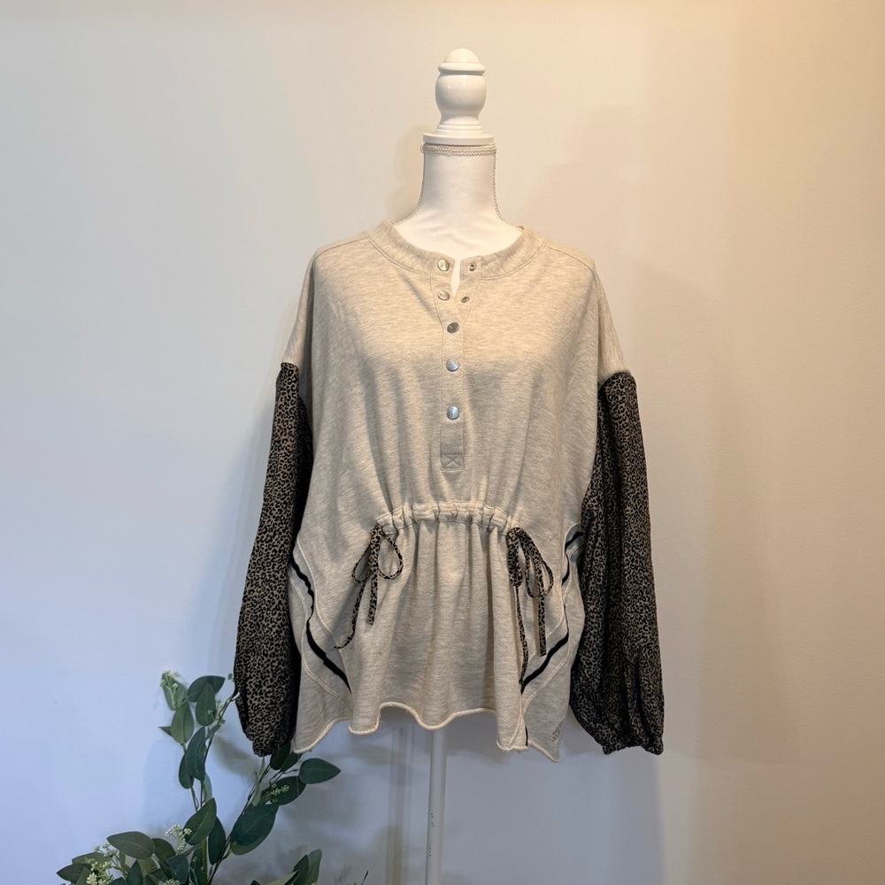 🐆 Cream & Black Leopard Drop Sleeve Top 🐆